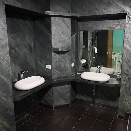 On The Rainbow Nocleg ze śniadaniem 4*