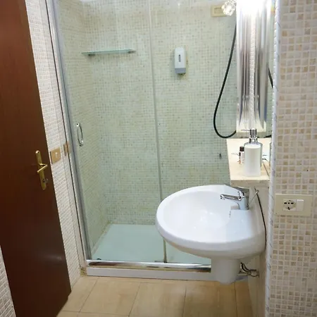 On The Rainbow ローマ